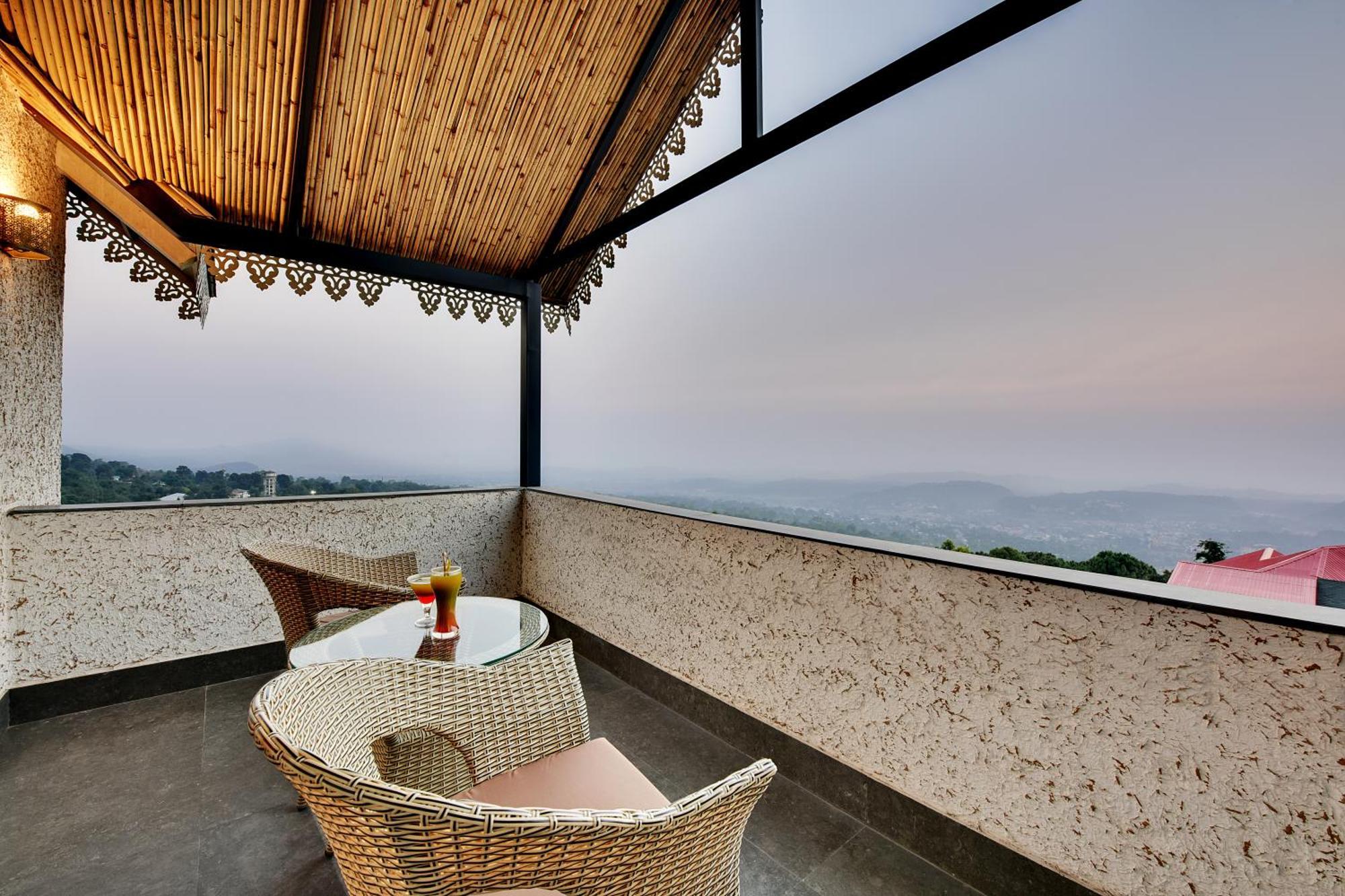 Tiaraa Jujurana Resort & Spa Дармсала Екстер'єр фото