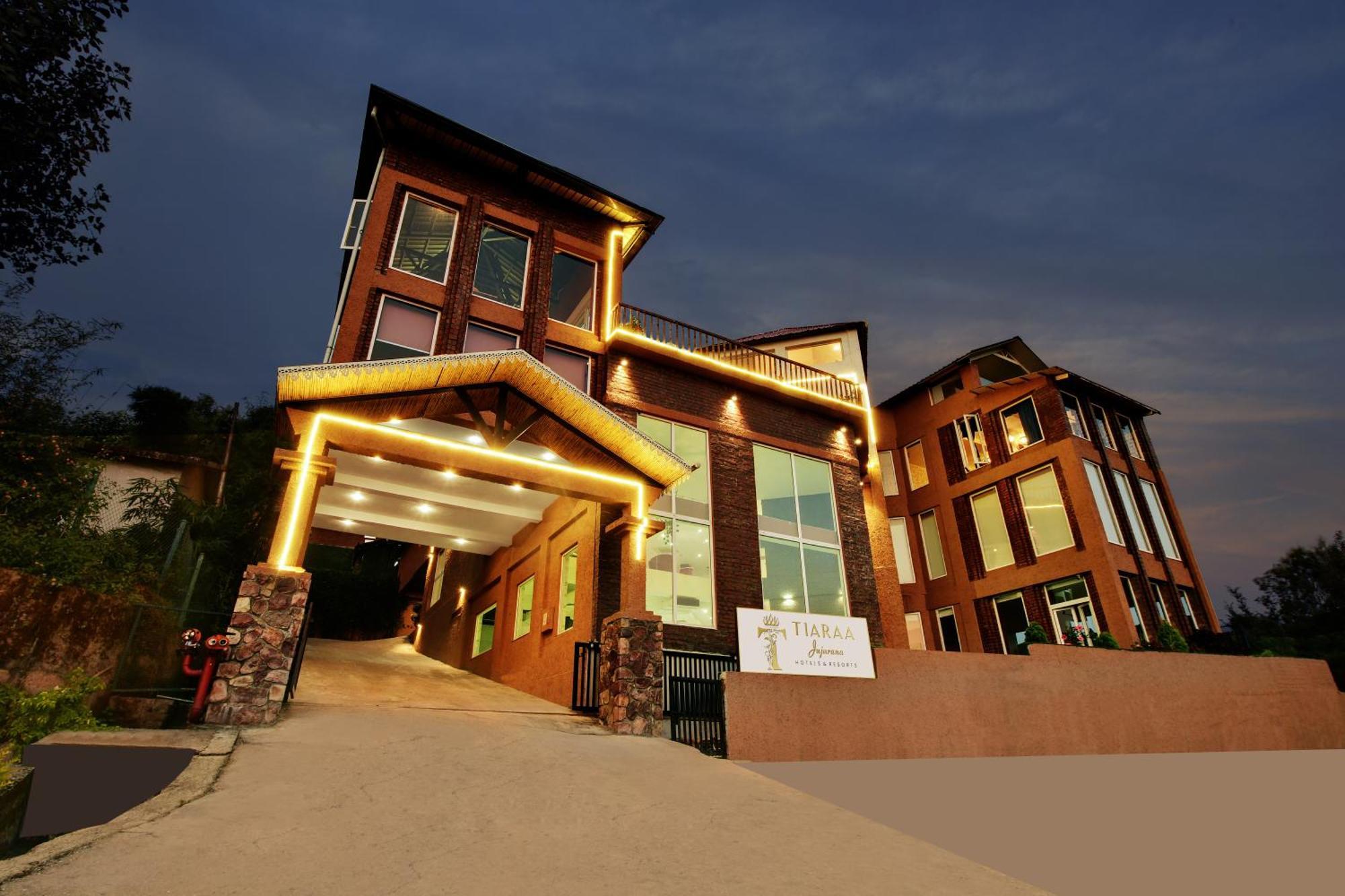 Tiaraa Jujurana Resort & Spa Дармсала Екстер'єр фото